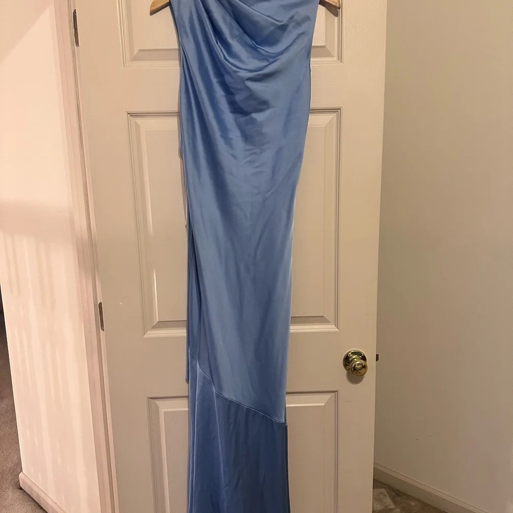 Elegant Sky Blue Backless Evening Gown - Picture 4 of 6
